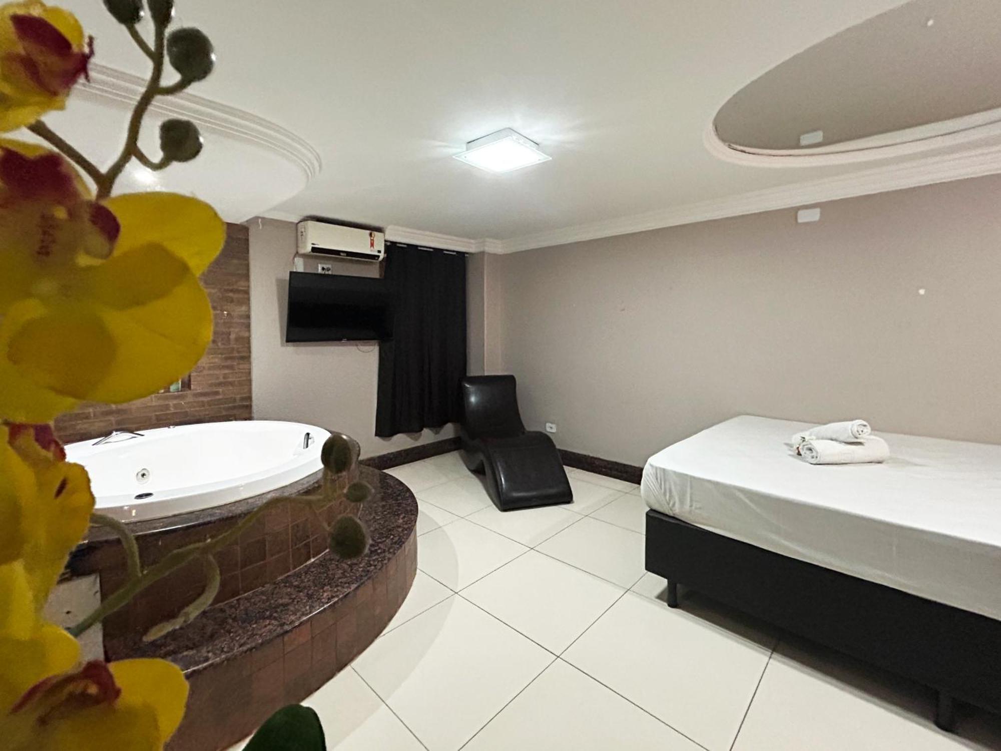 Lamour Hotel *